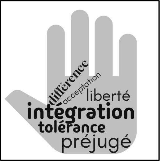 Graue Hand mit französischen Begriffen zu Integration, Toleranz und Vorurteilen.